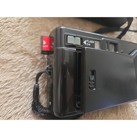 YASHICA Carl Zeiss Tessar 35㎜ F3.5 KYOCERA Camera FOR PARTS ONLY - Picture 5 of 8